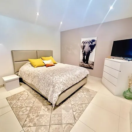 فيلة Frgk Private Pool, Garden & Ultra-fast Wi-fi أنتيب