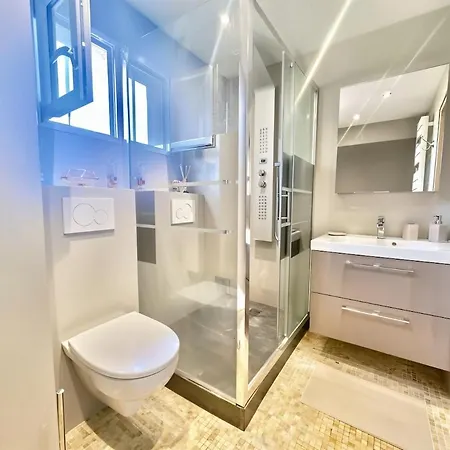 Frgk Private Pool, Garden & Ultra-fast Wi-fi فيلة أنتيب